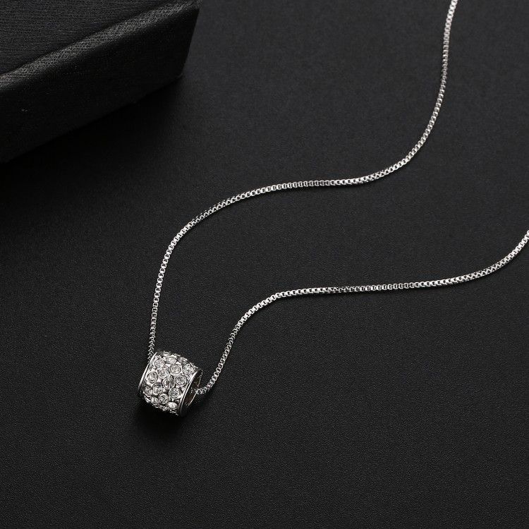 گردنبند آویز فلزی نقره‌ای